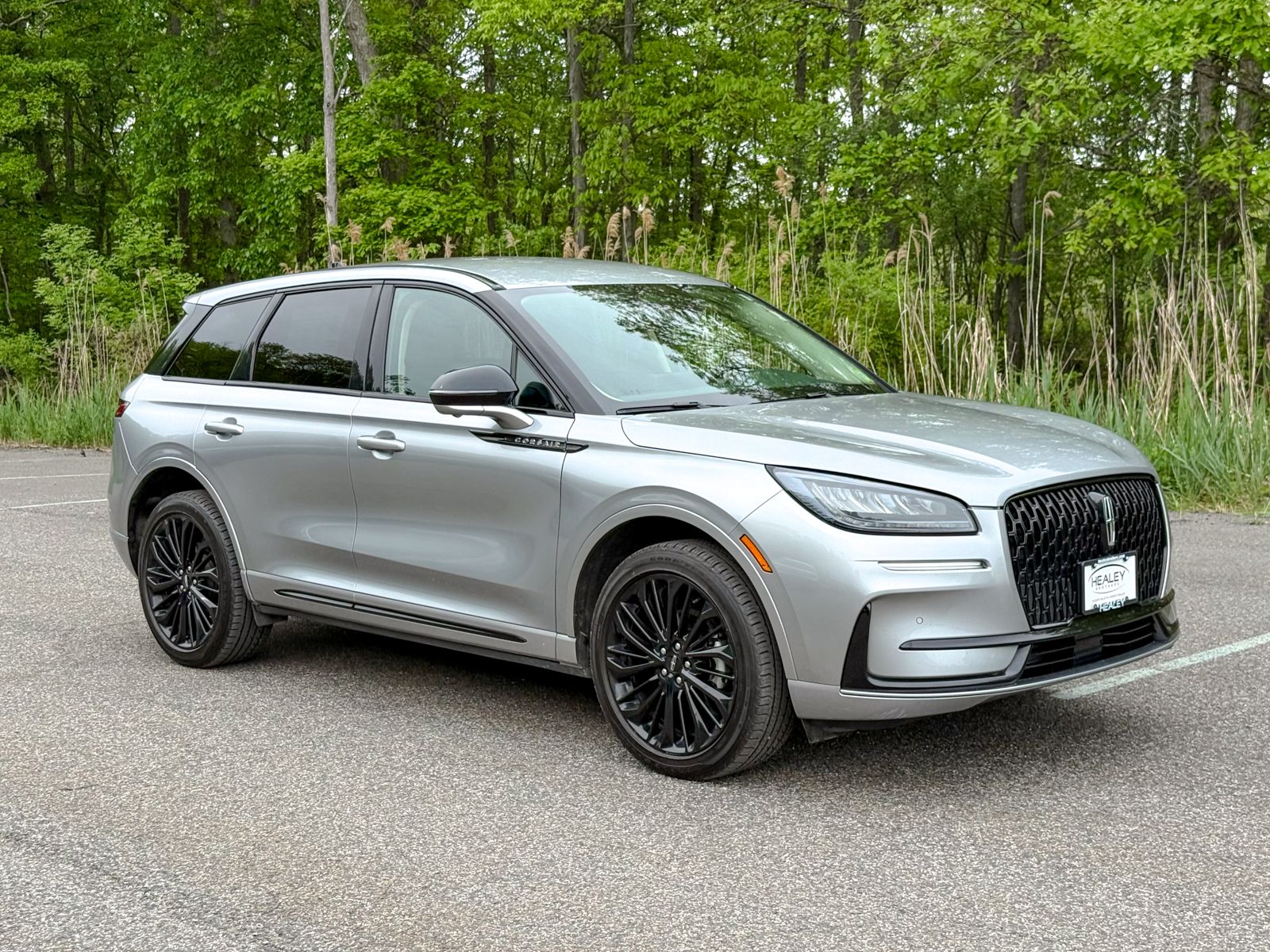 Photo view of 2023 Lincoln Corsair in Silver