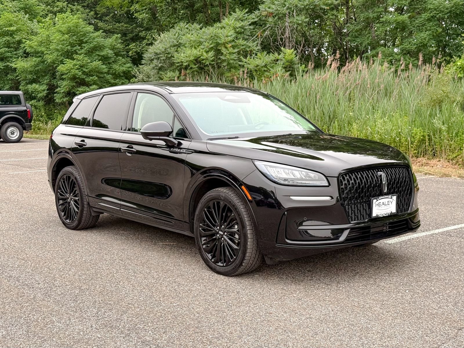 Photo view of 2023 Lincoln Corsair in Black