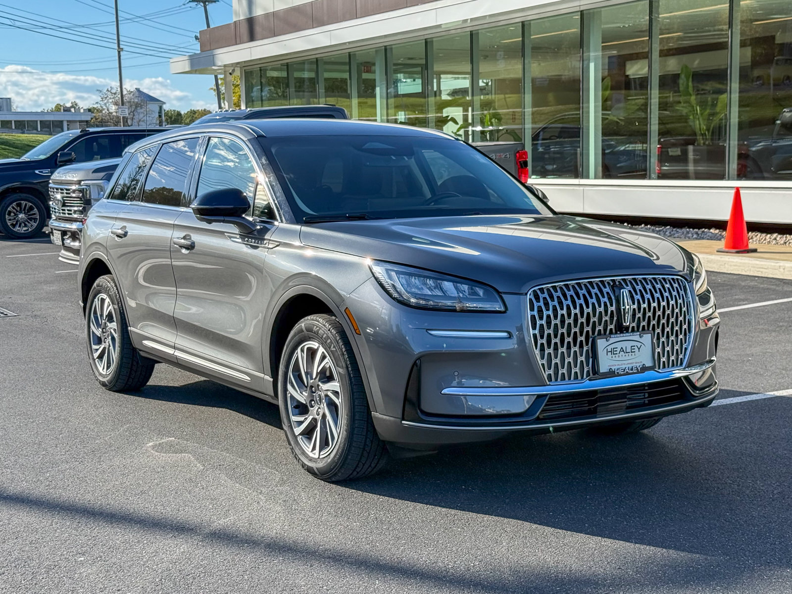 Photo view of 2023 Lincoln Corsair in Gray