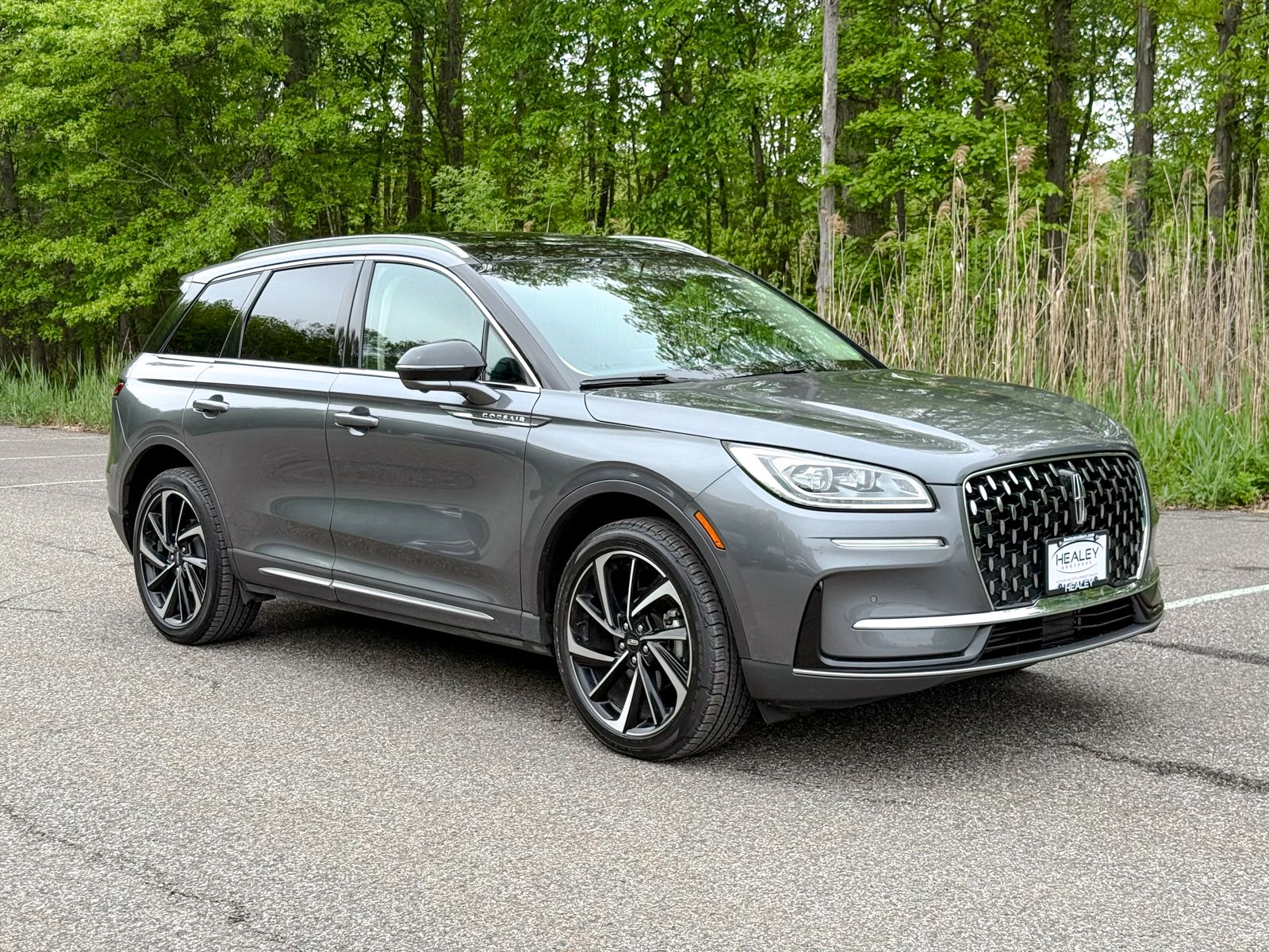 Photo view of 2023 Lincoln Corsair in Gray