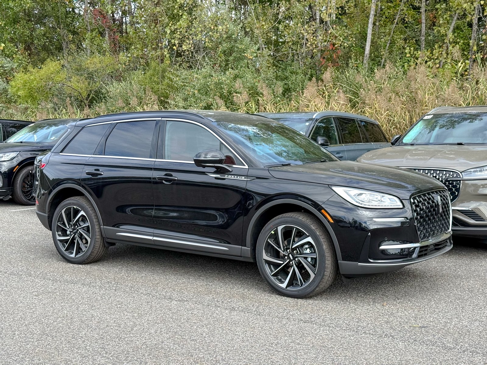 Photo view of 2025 Lincoln Corsair in Black