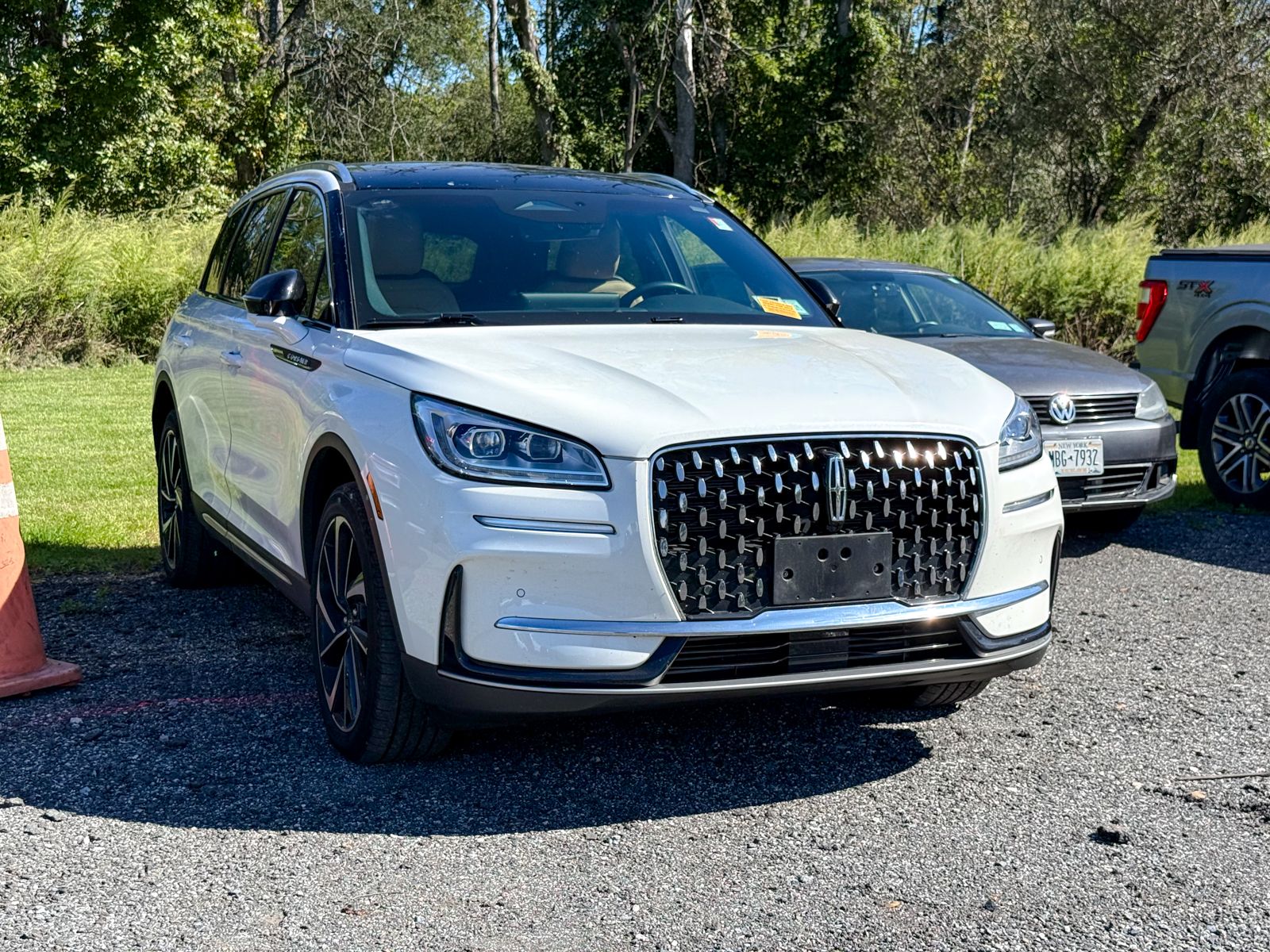 Photo view of 2023 Lincoln Corsair in White