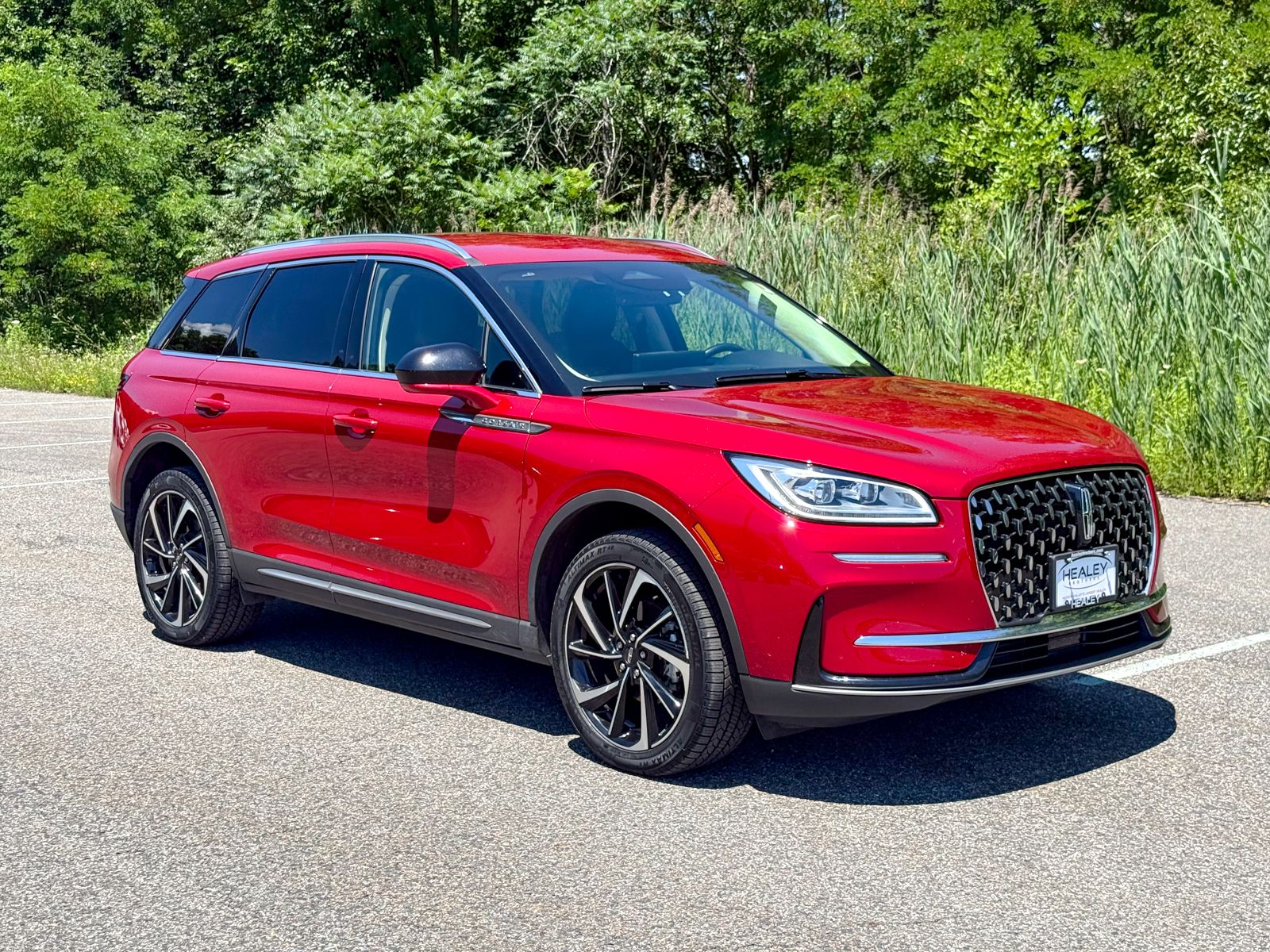 Photo view of 2023 Lincoln Corsair in Red