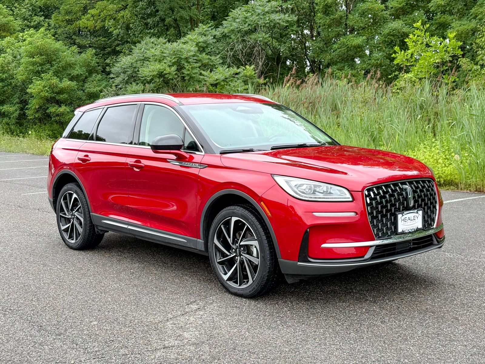 Photo view of 2023 Lincoln Corsair in Red