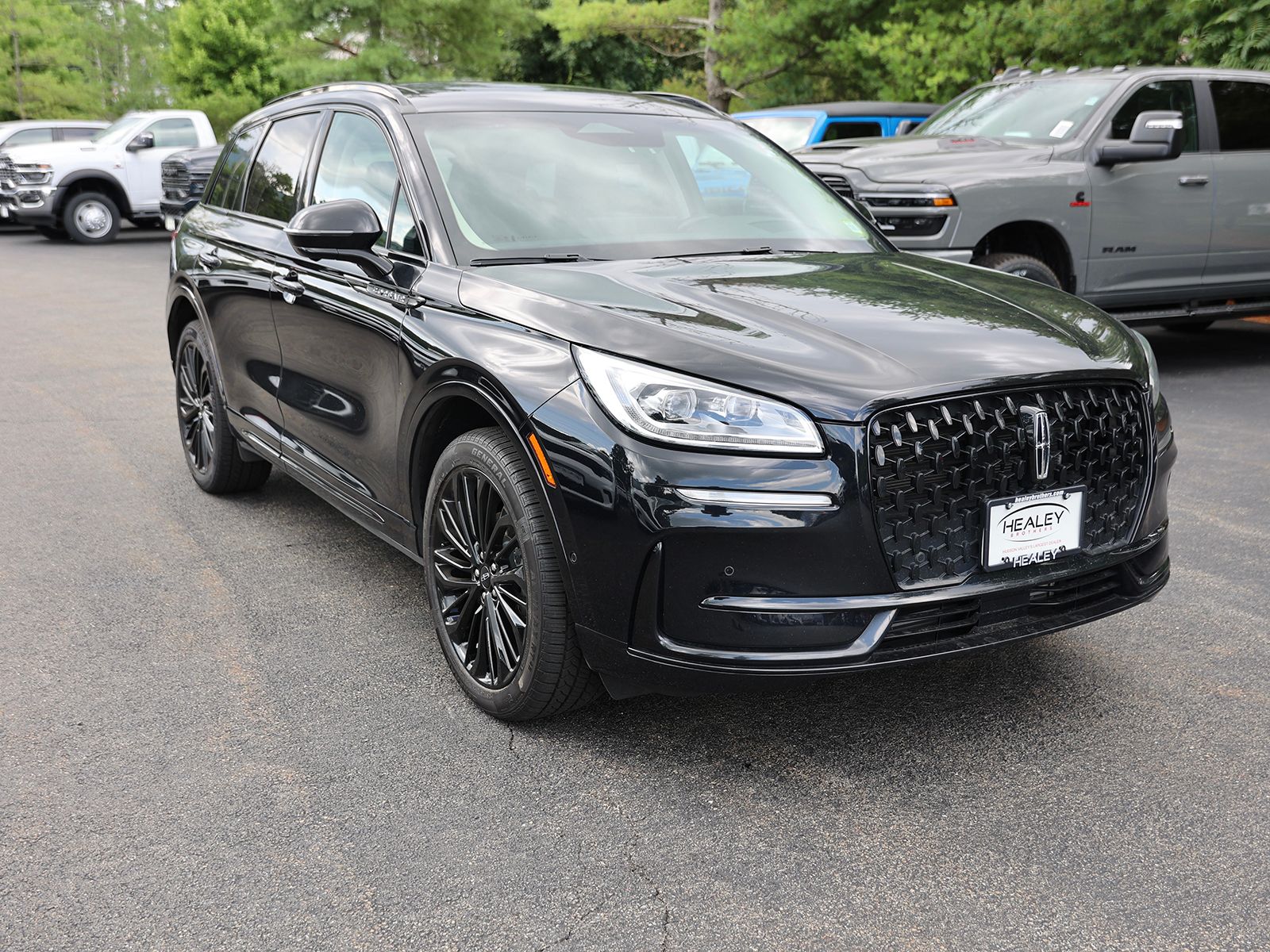 Photo view of 2023 Lincoln Corsair in Black