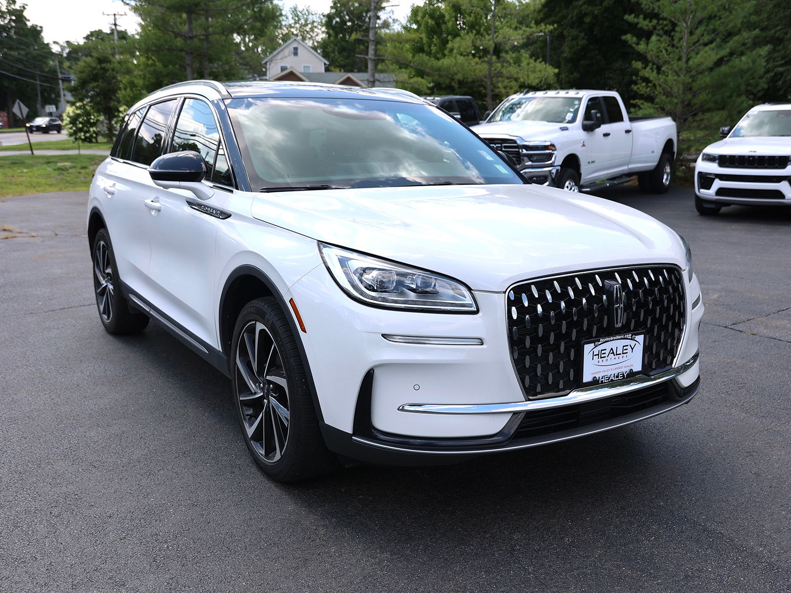Photo view of 2023 Lincoln Corsair in White