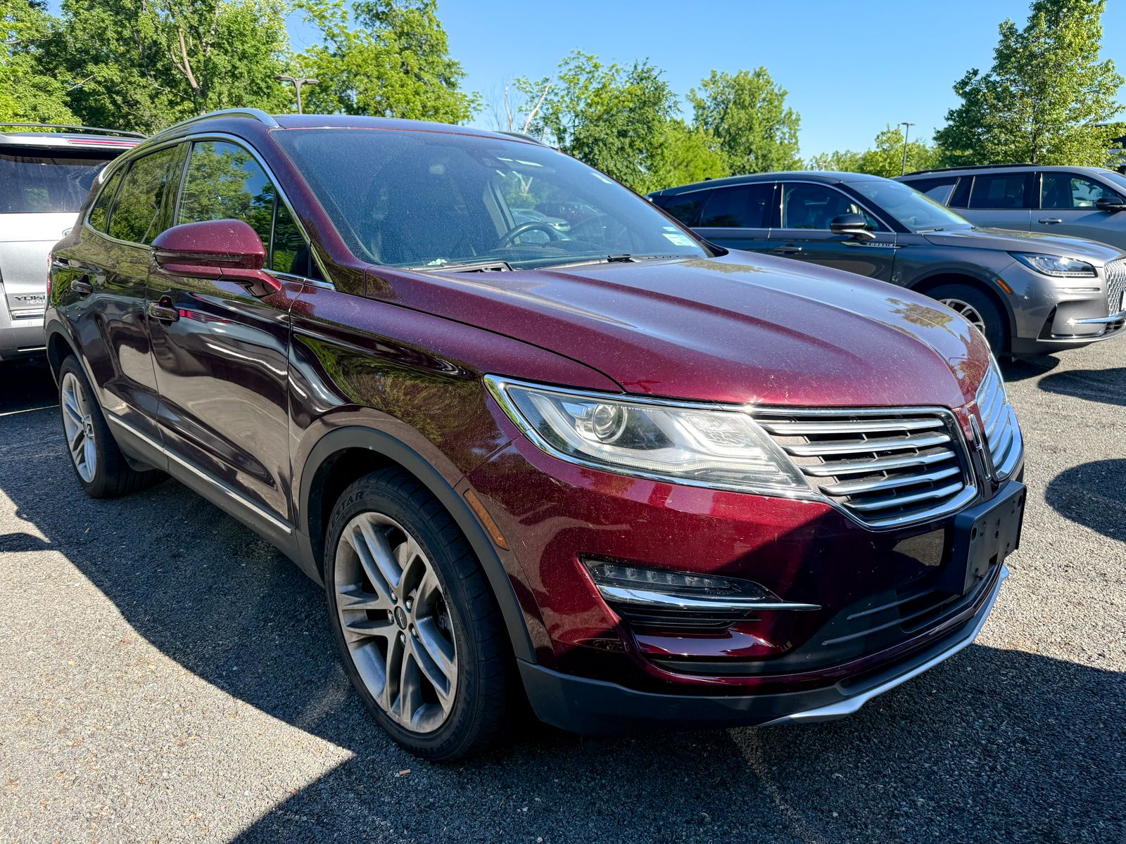 Photo view of 2018 Lincoln MKC in Red