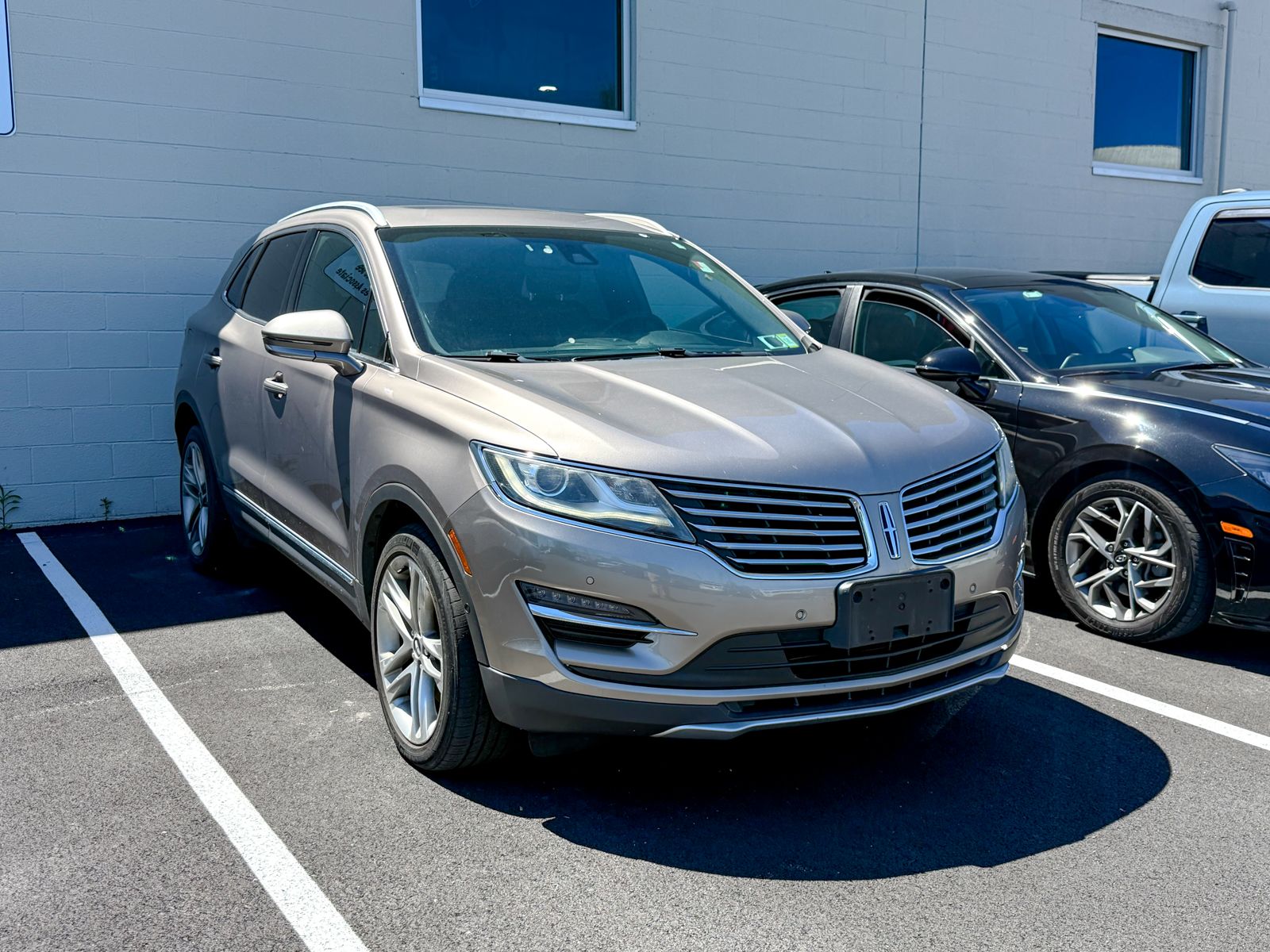 Photo view of 2018 Lincoln MKC in Tan