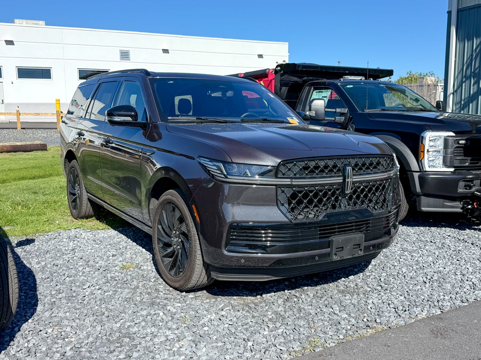 Photo view of 2025 Lincoln Navigator in Gray