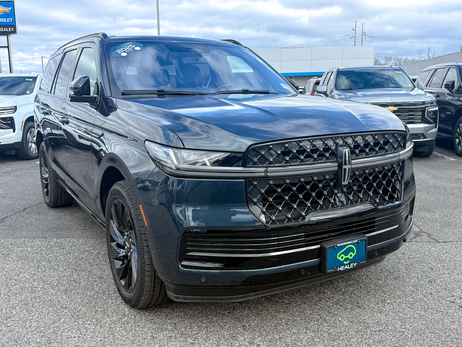 Photo view of 2025 Lincoln Navigator in Blue