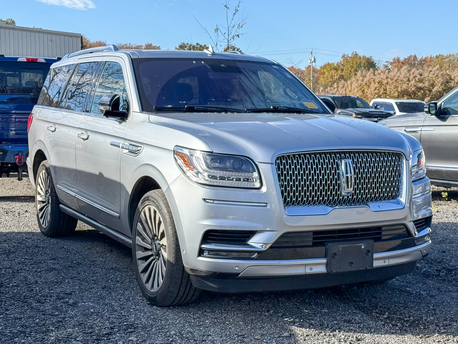 Photo view of 2020 Lincoln Navigator in Silver