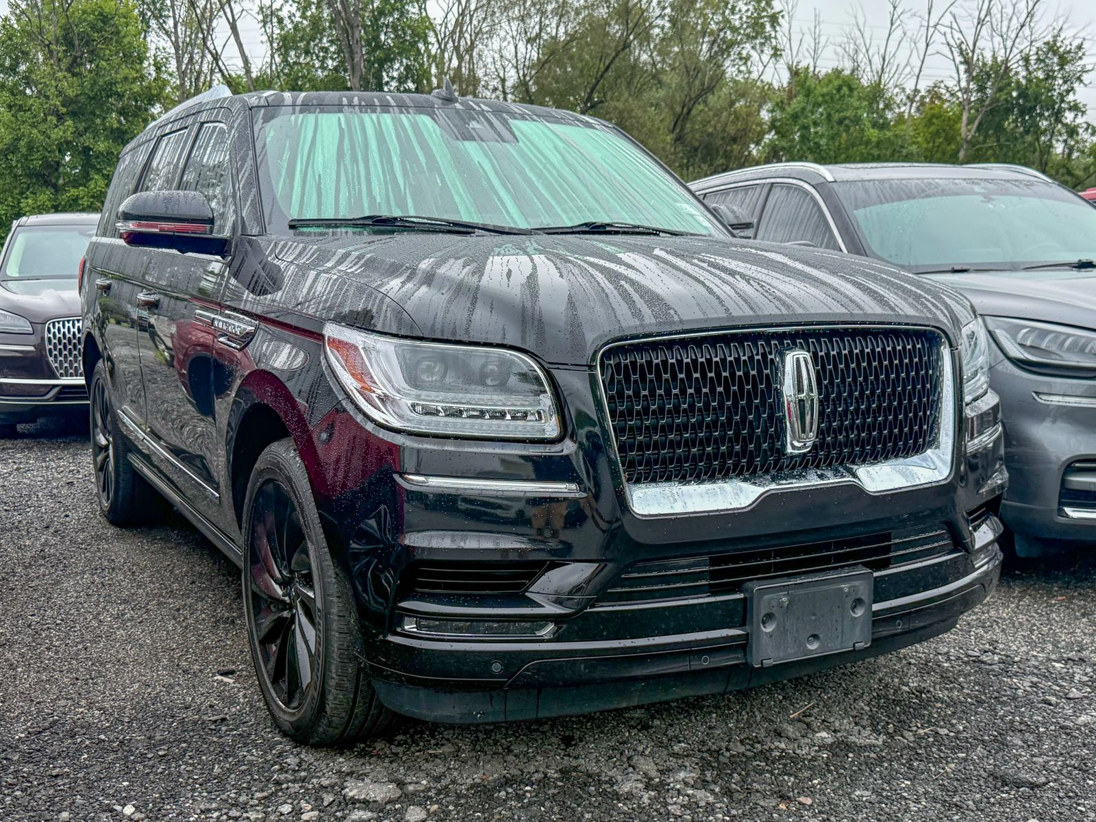 Photo view of 2021 Lincoln Navigator in Black