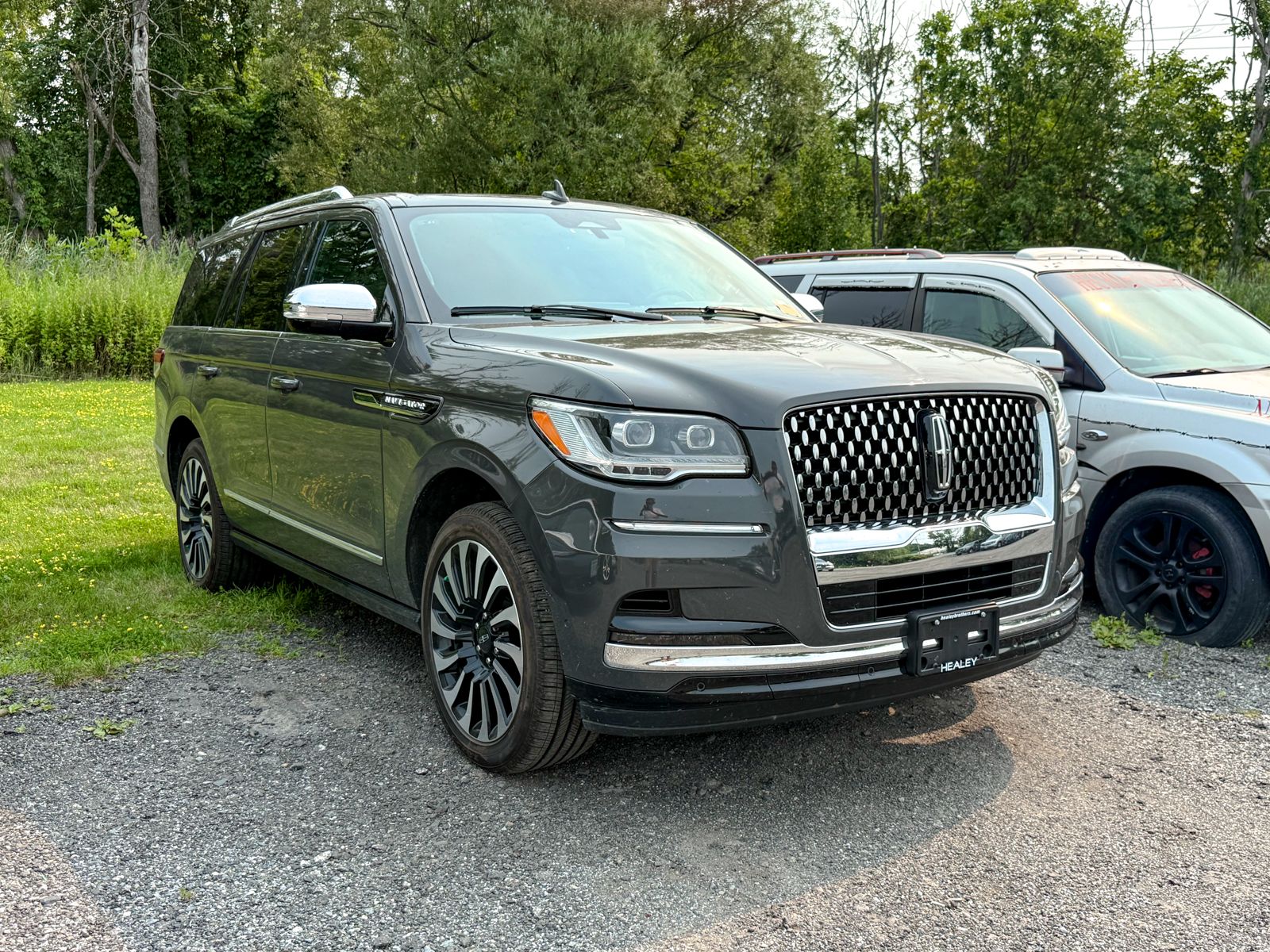 Photo view of 2024 Lincoln Navigator in Gray