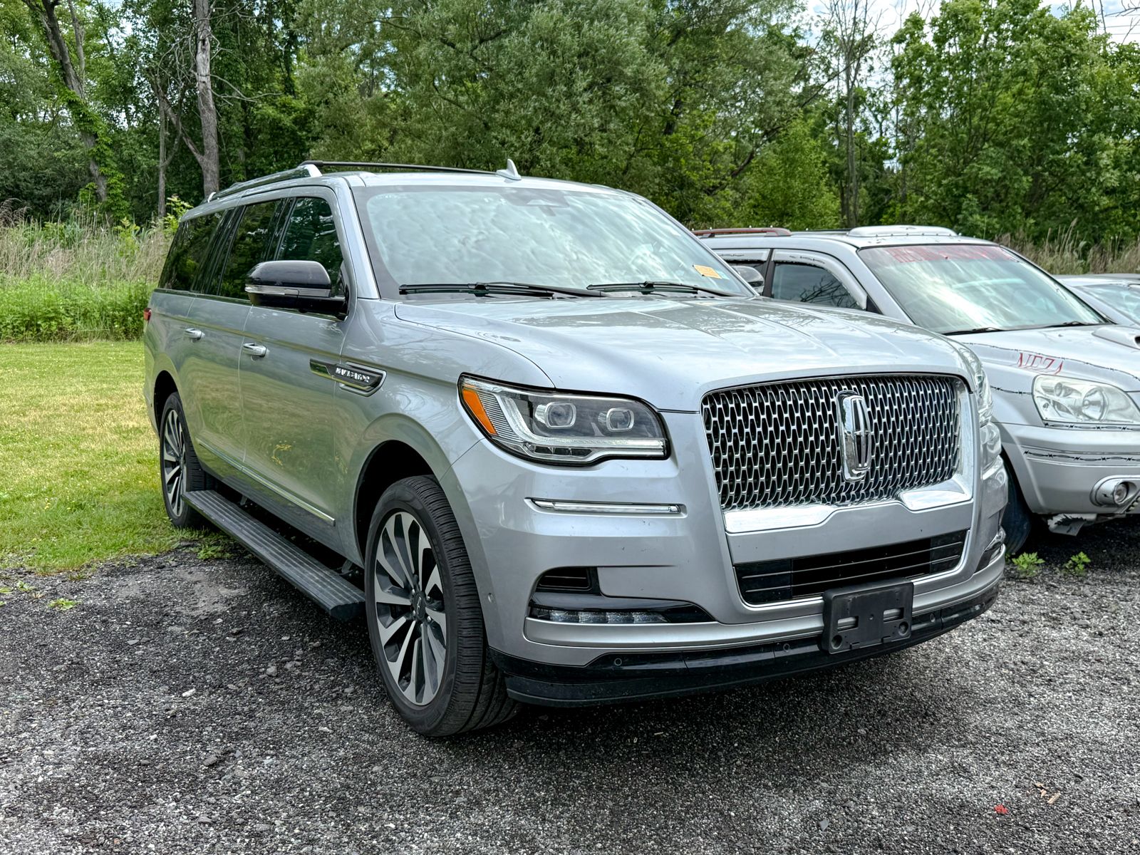 Photo view of 2024 Lincoln Navigator L in Silver