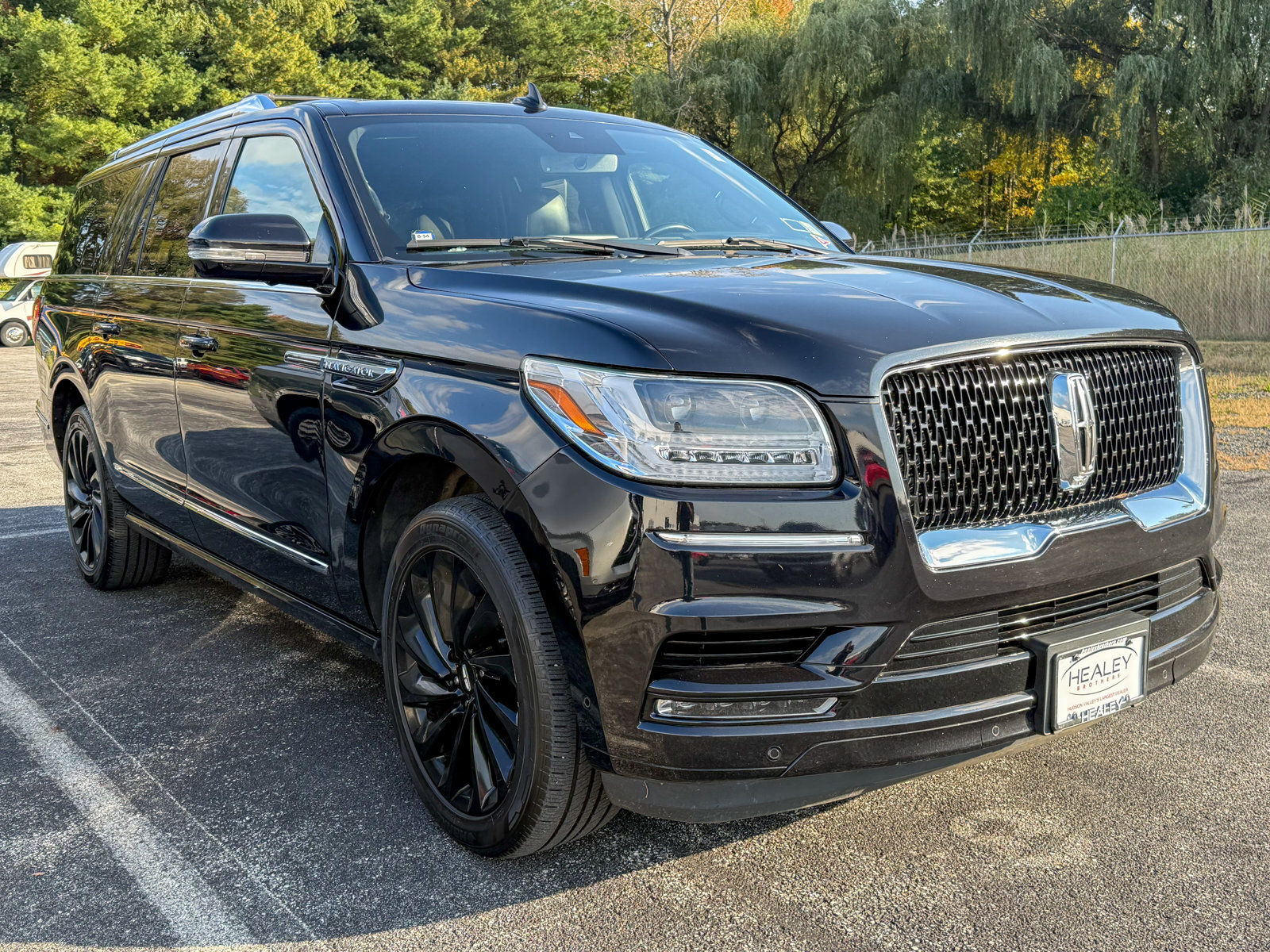 Photo view of 2021 Lincoln Navigator L in Black