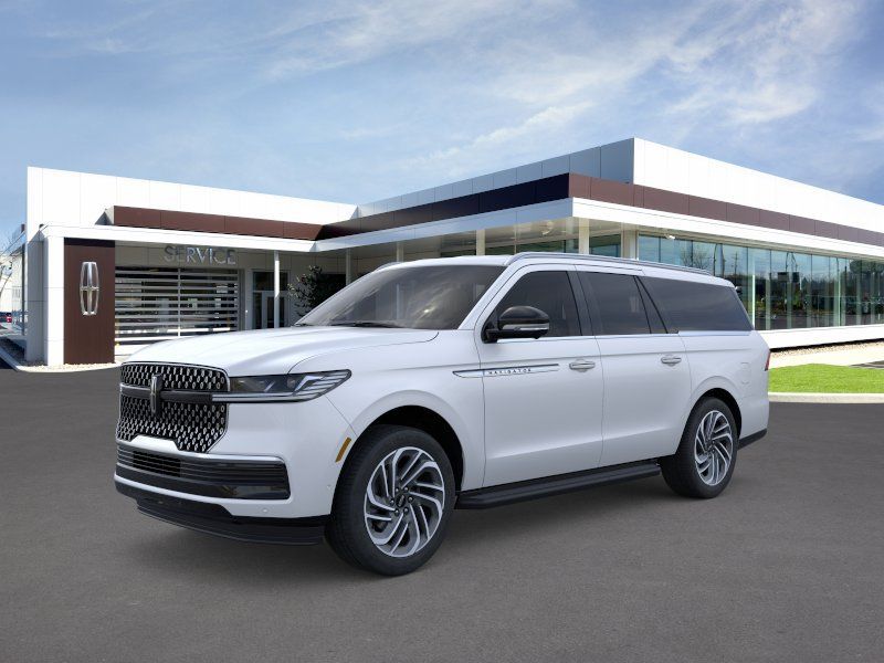 Photo view of 2026 Lincoln Navigator in White