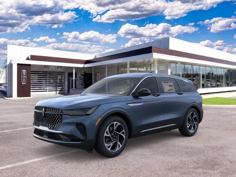 Photo view of 2026 Lincoln Nautilus in Blue