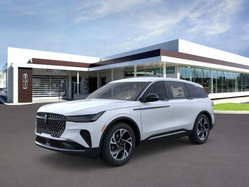 Photo view of 2026 Lincoln Nautilus in White