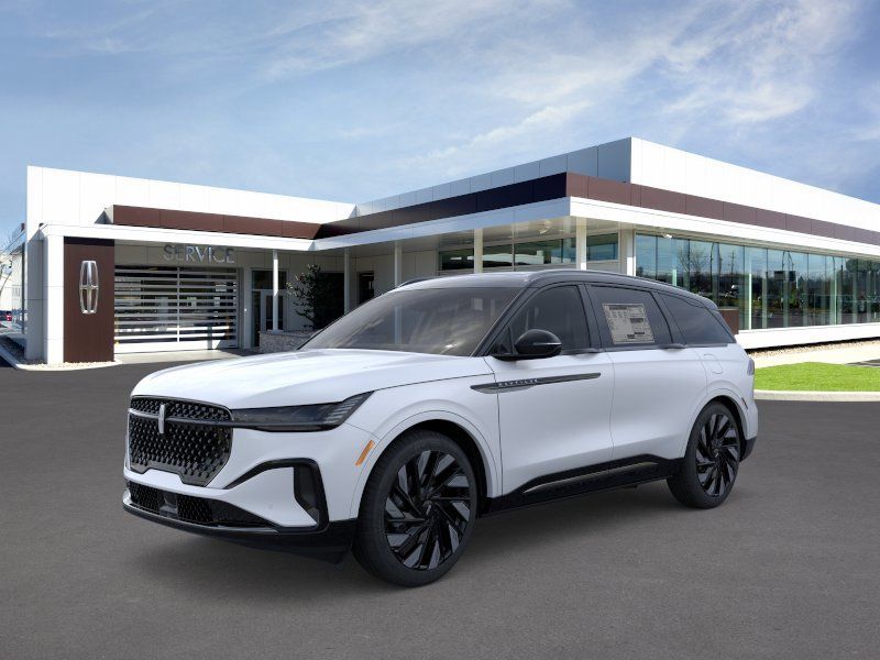 Photo view of 2026 Lincoln Nautilus in White