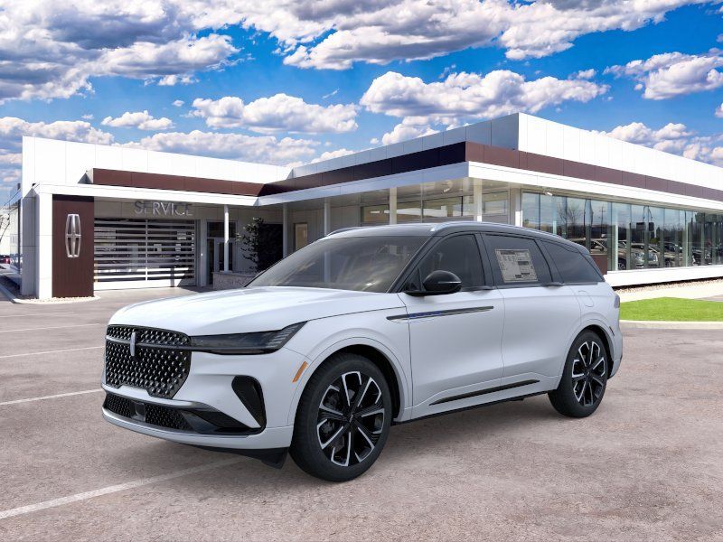 Photo view of 2026 Lincoln Nautilus in White