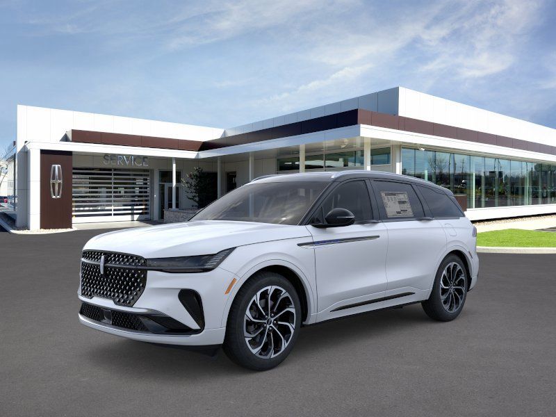 Photo view of 2026 Lincoln Nautilus in White