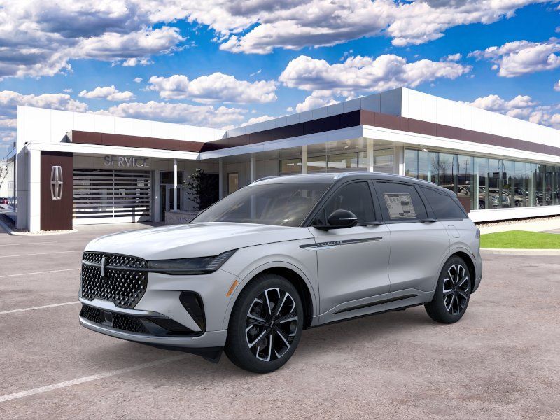 Photo view of 2026 Lincoln Nautilus in Silver