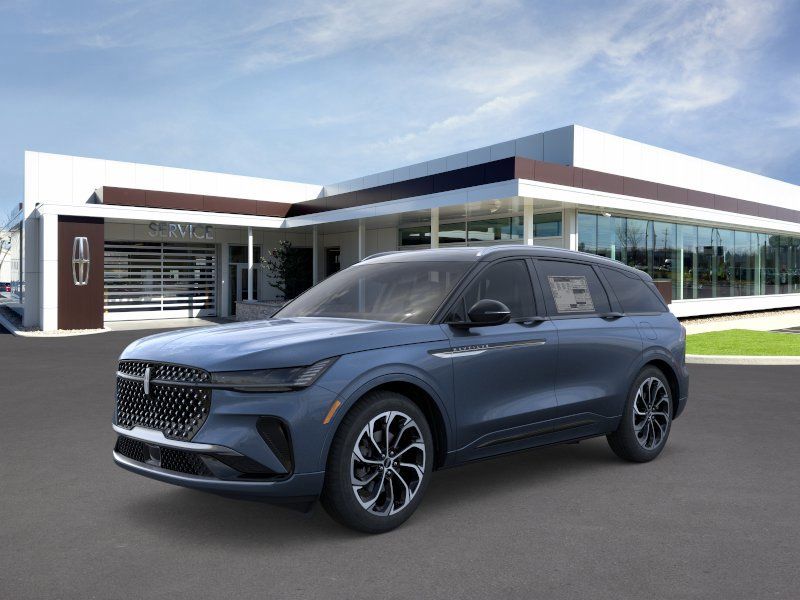 Photo view of 2026 Lincoln Nautilus in Blue