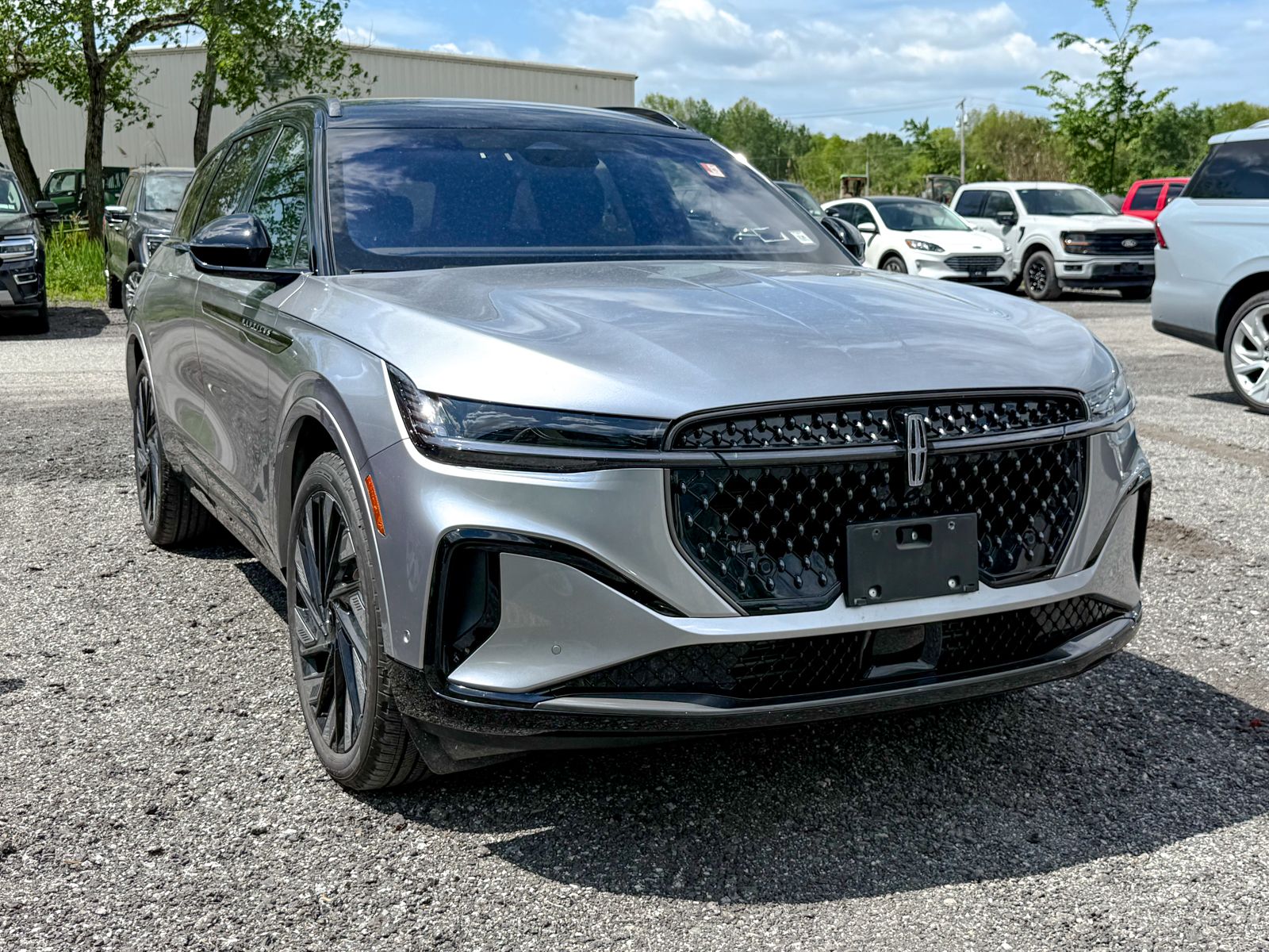 Photo view of 2024 Lincoln Nautilus in Silver