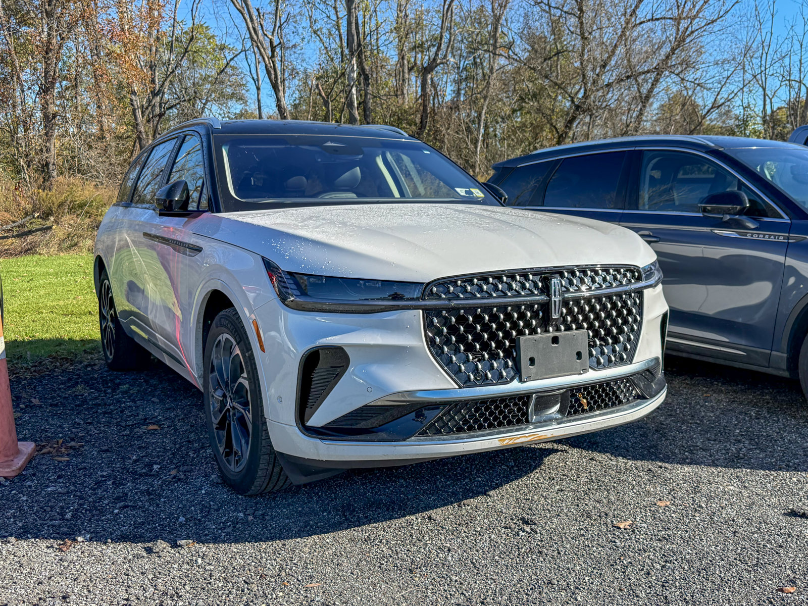 Photo view of 2024 Lincoln Nautilus in White