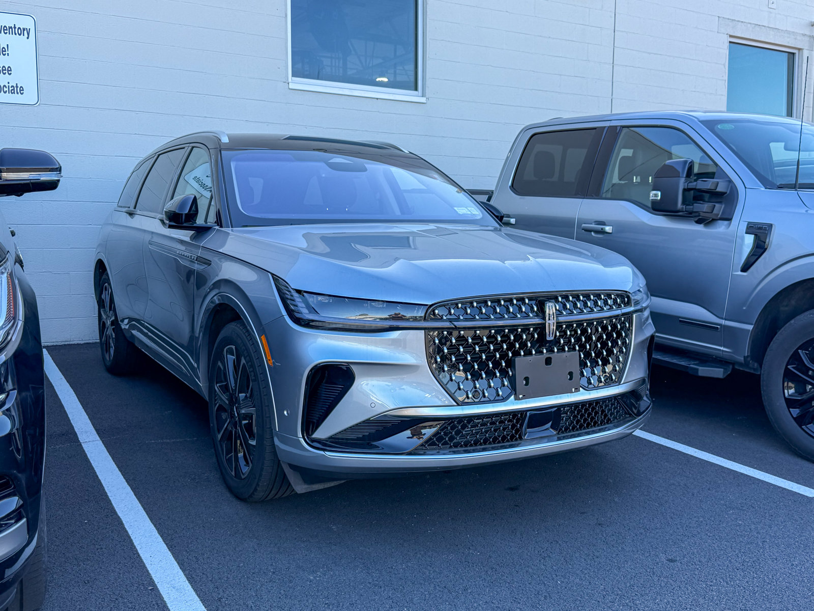 Photo view of 2024 Lincoln Nautilus in Silver