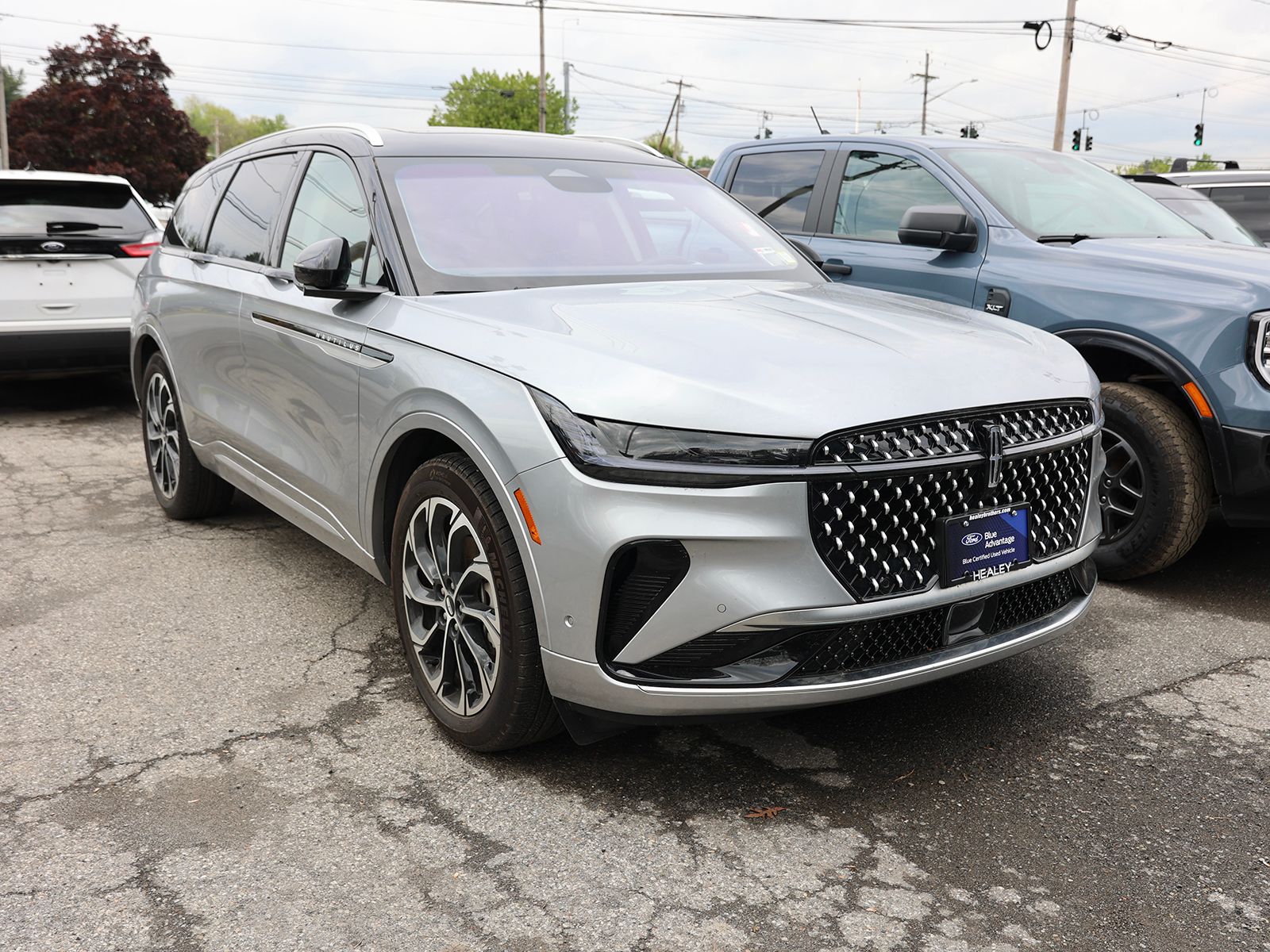 Photo view of 2024 Lincoln Nautilus in Silver