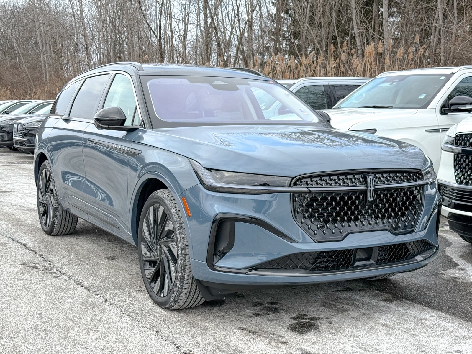 Photo view of 2026 Lincoln Nautilus in Blue