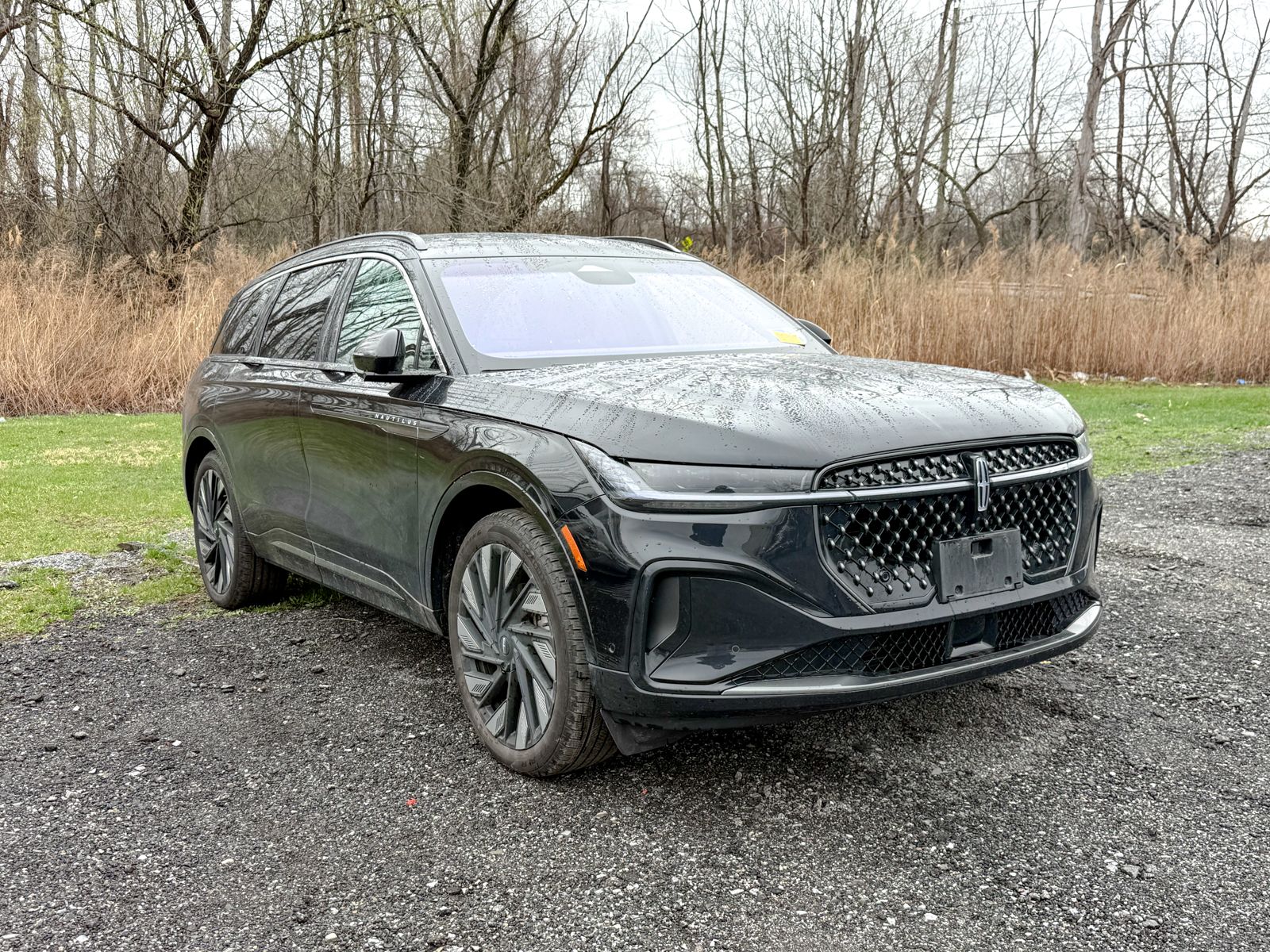 Photo view of 2024 Lincoln Nautilus in Black