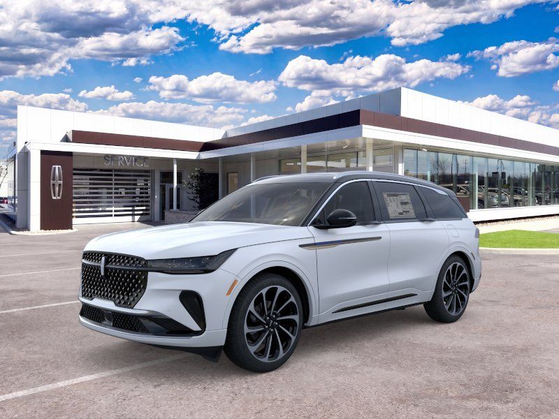 Photo view of 2026 Lincoln Nautilus in White