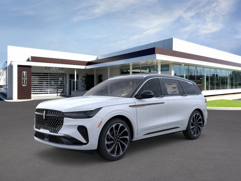 Photo view of 2026 Lincoln Nautilus in White