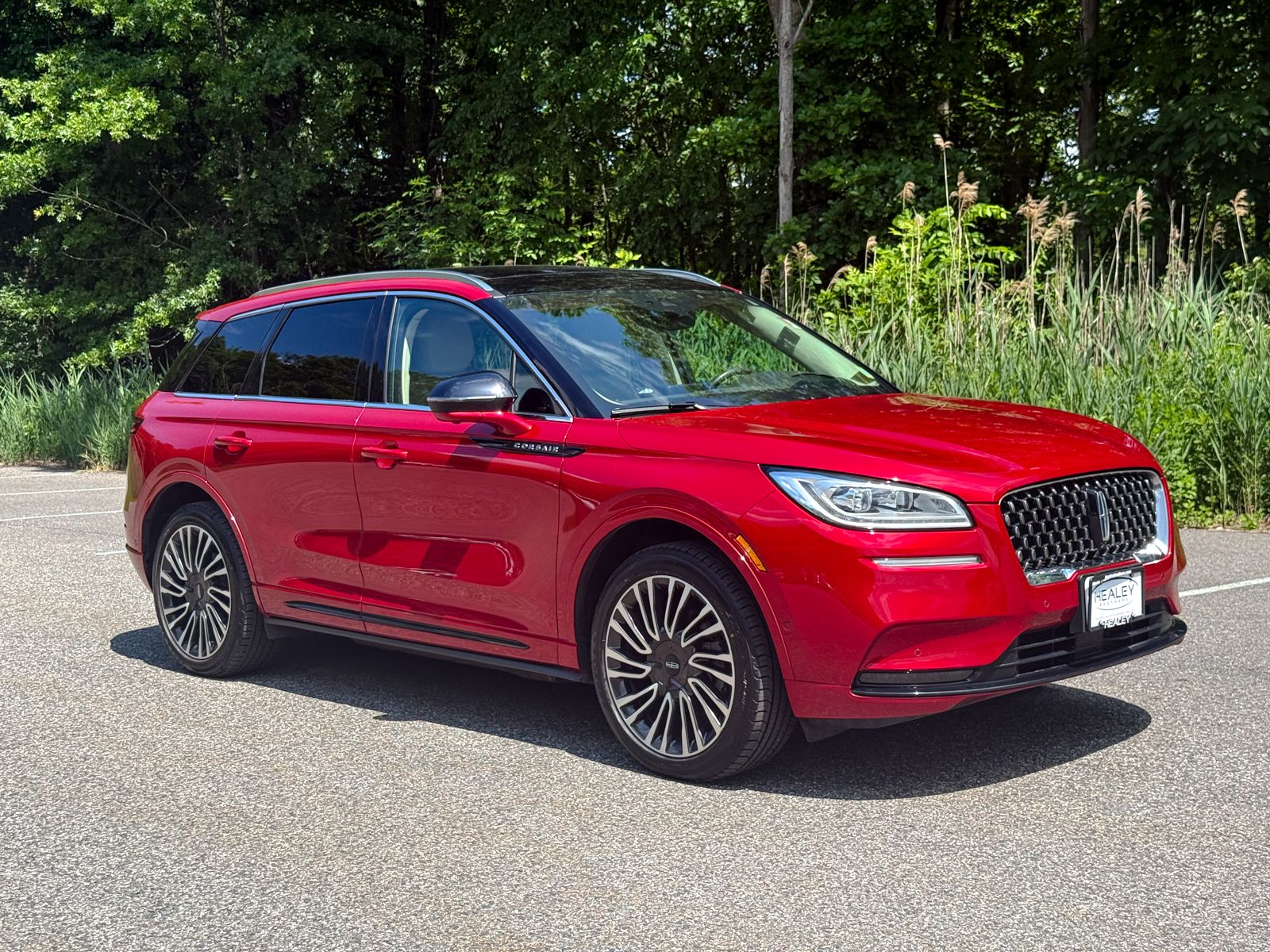 Photo view of 2022 Lincoln Corsair in Red
