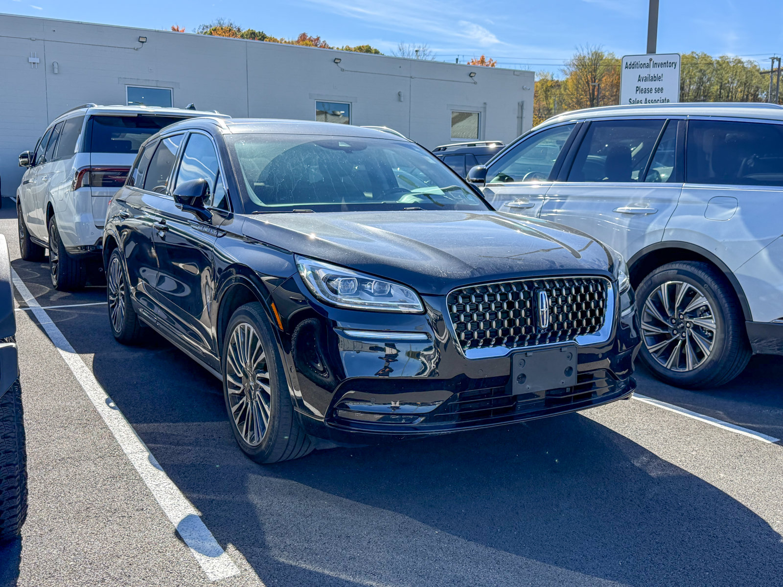 Photo view of 2022 Lincoln Corsair in Black