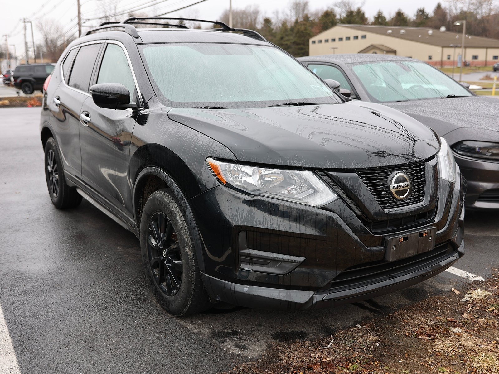 Photo view of 2018 Nissan Rogue in Black