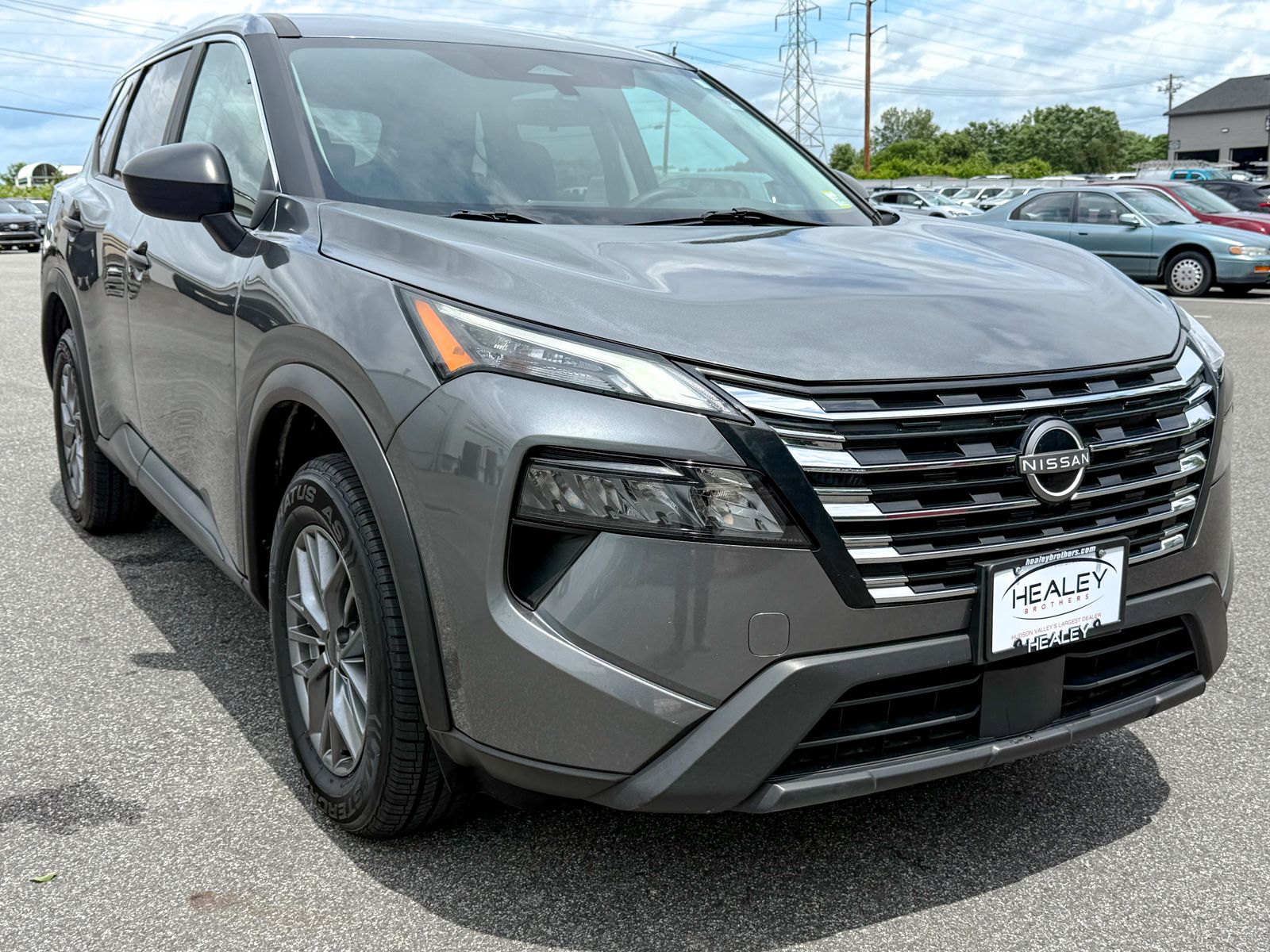 Photo view of 2024 Nissan Rogue in Gray