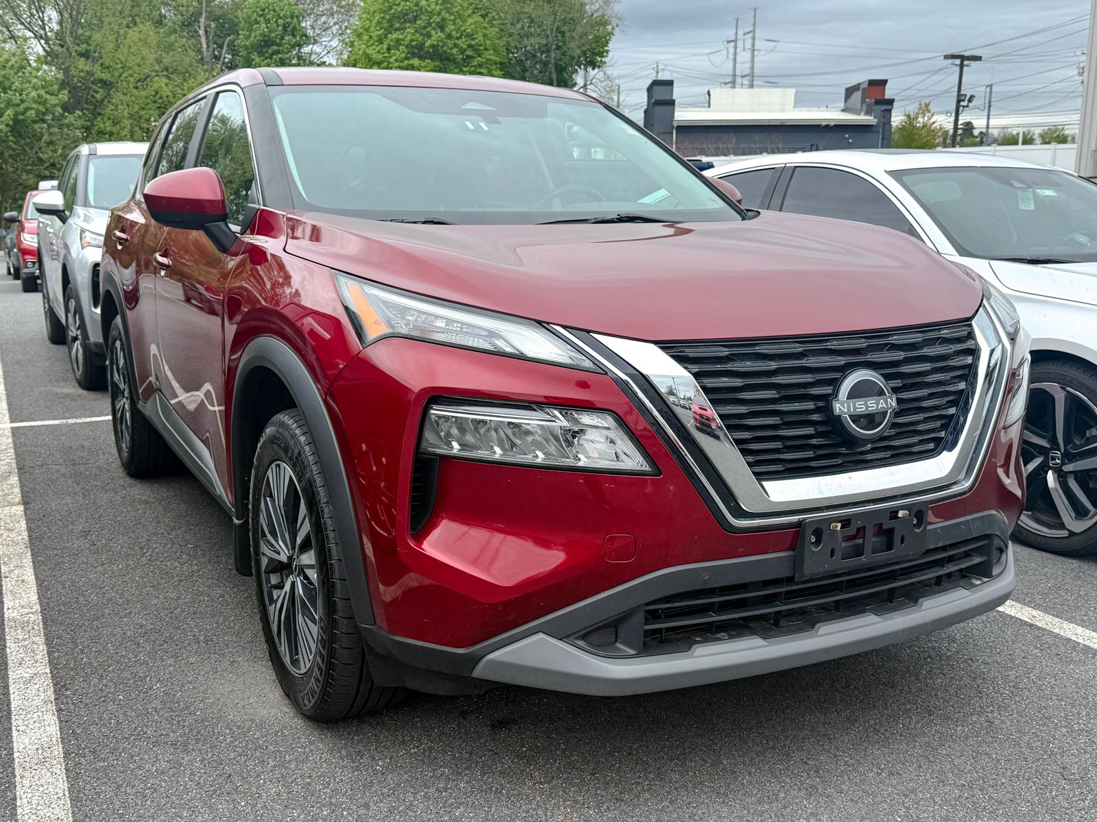 Photo view of 2023 Nissan Rogue in Red
