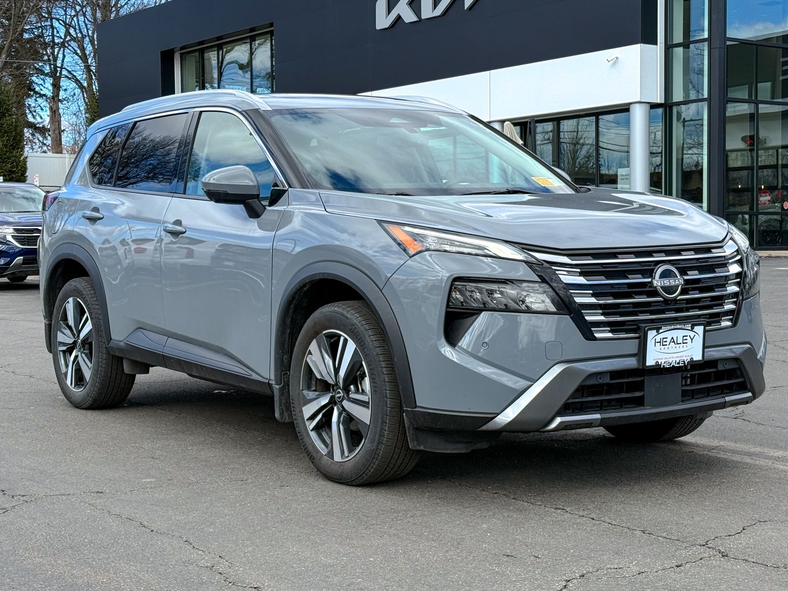 Photo view of 2024 Nissan Rogue in Gray