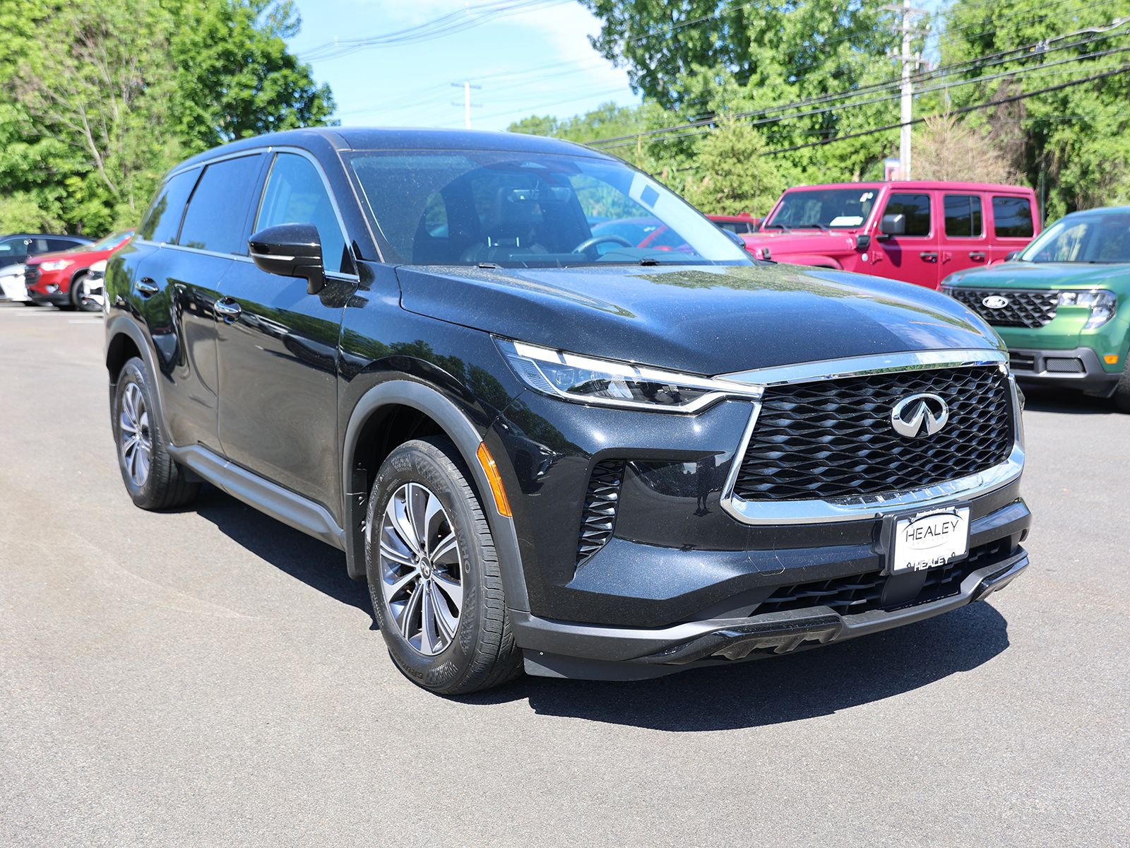 Photo view of 2023 Infiniti QX60 in Black