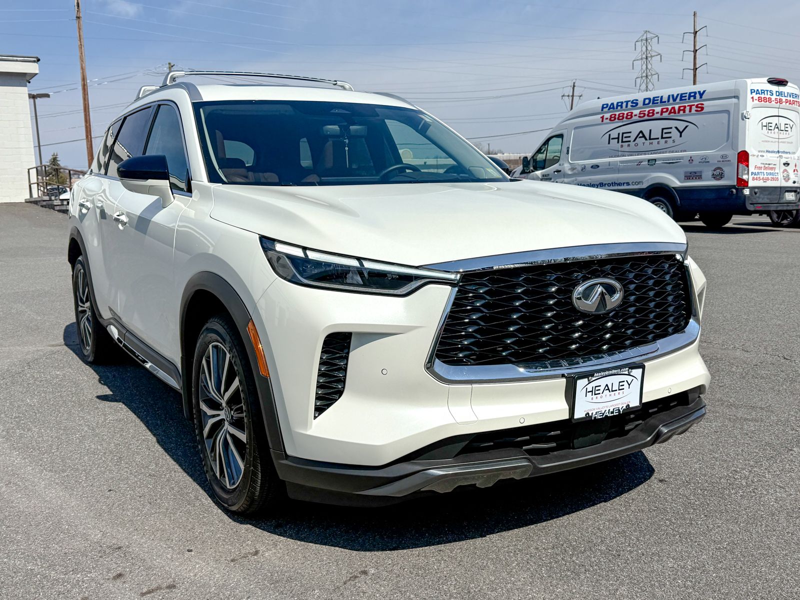 Photo view of 2024 Infiniti QX60 in White