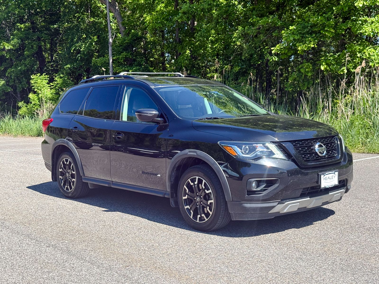 Photo view of 2019 Nissan Pathfinder in Black