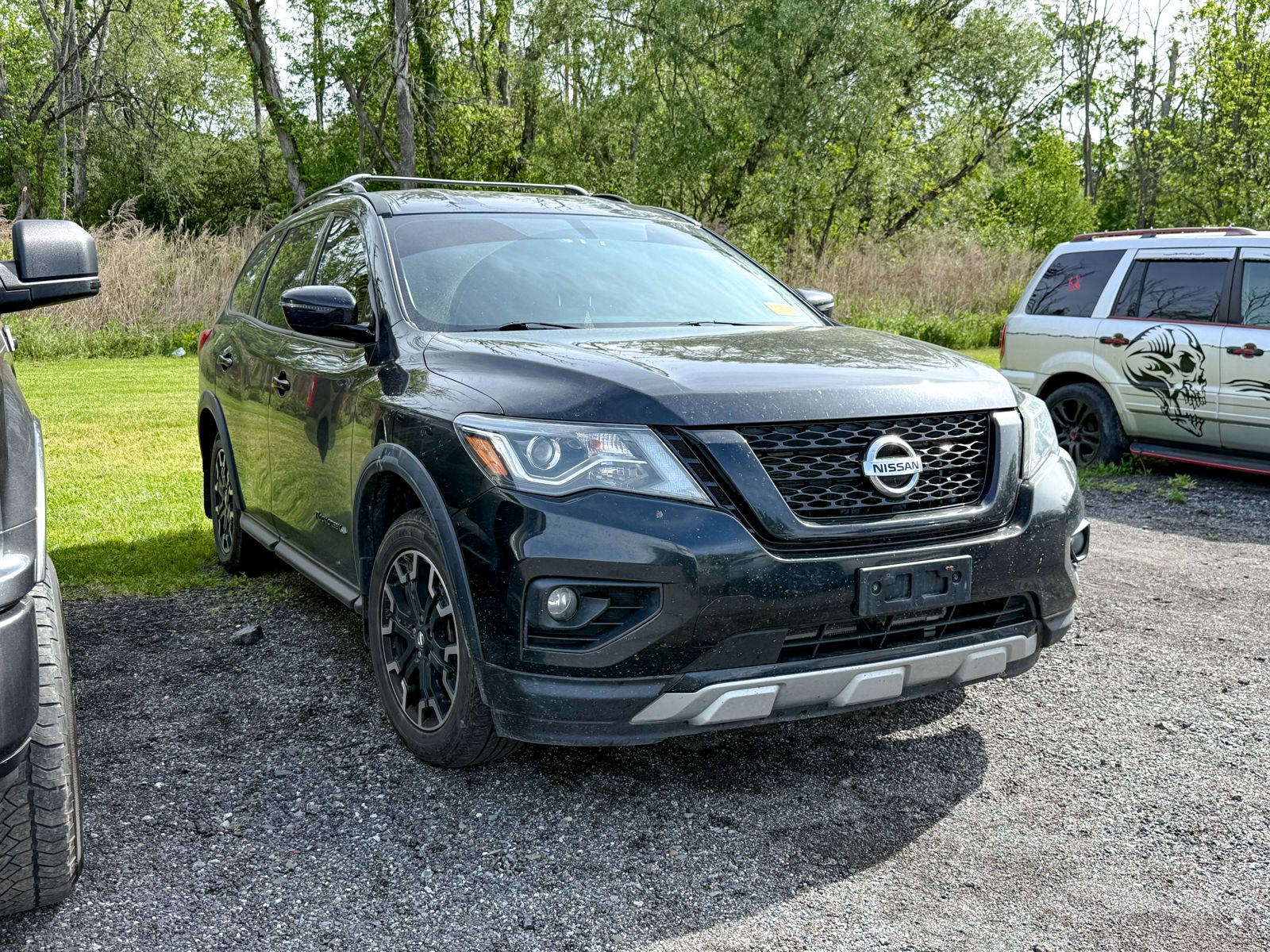 Photo view of 2019 Nissan Pathfinder in Black