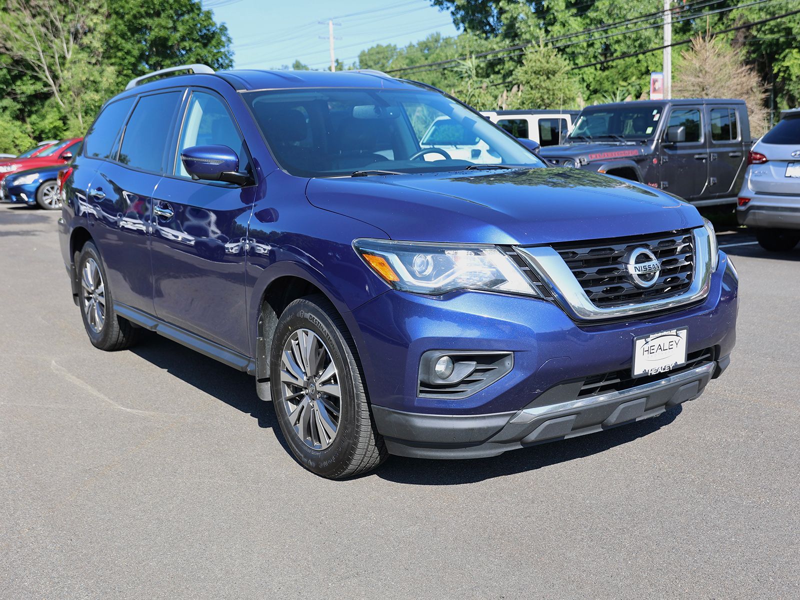 Photo view of 2018 Nissan Pathfinder in Blue