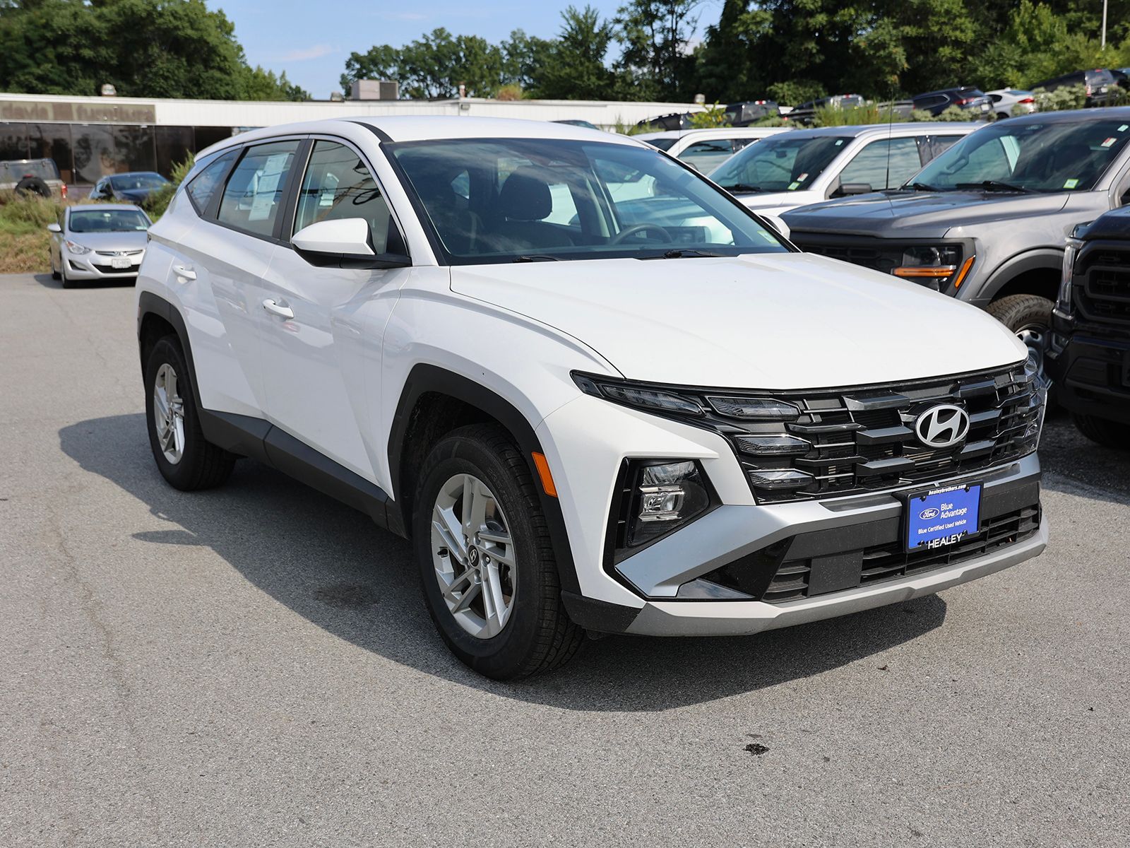 Photo view of 2025 Hyundai Tucson in White