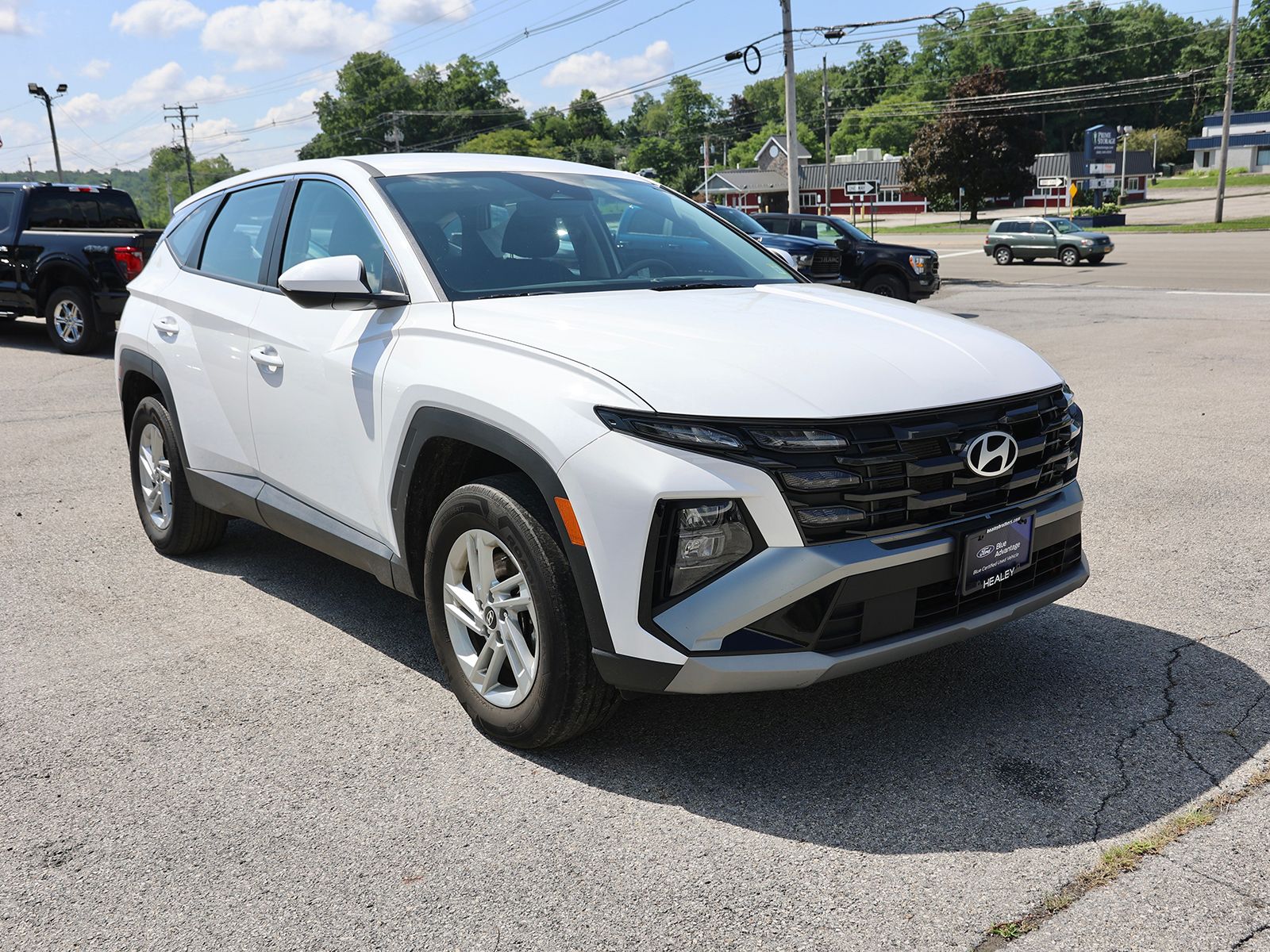Photo view of 2025 Hyundai Tucson in White
