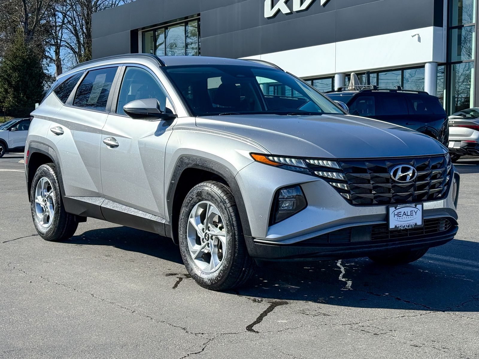 Photo view of 2023 Hyundai Tucson in Silver