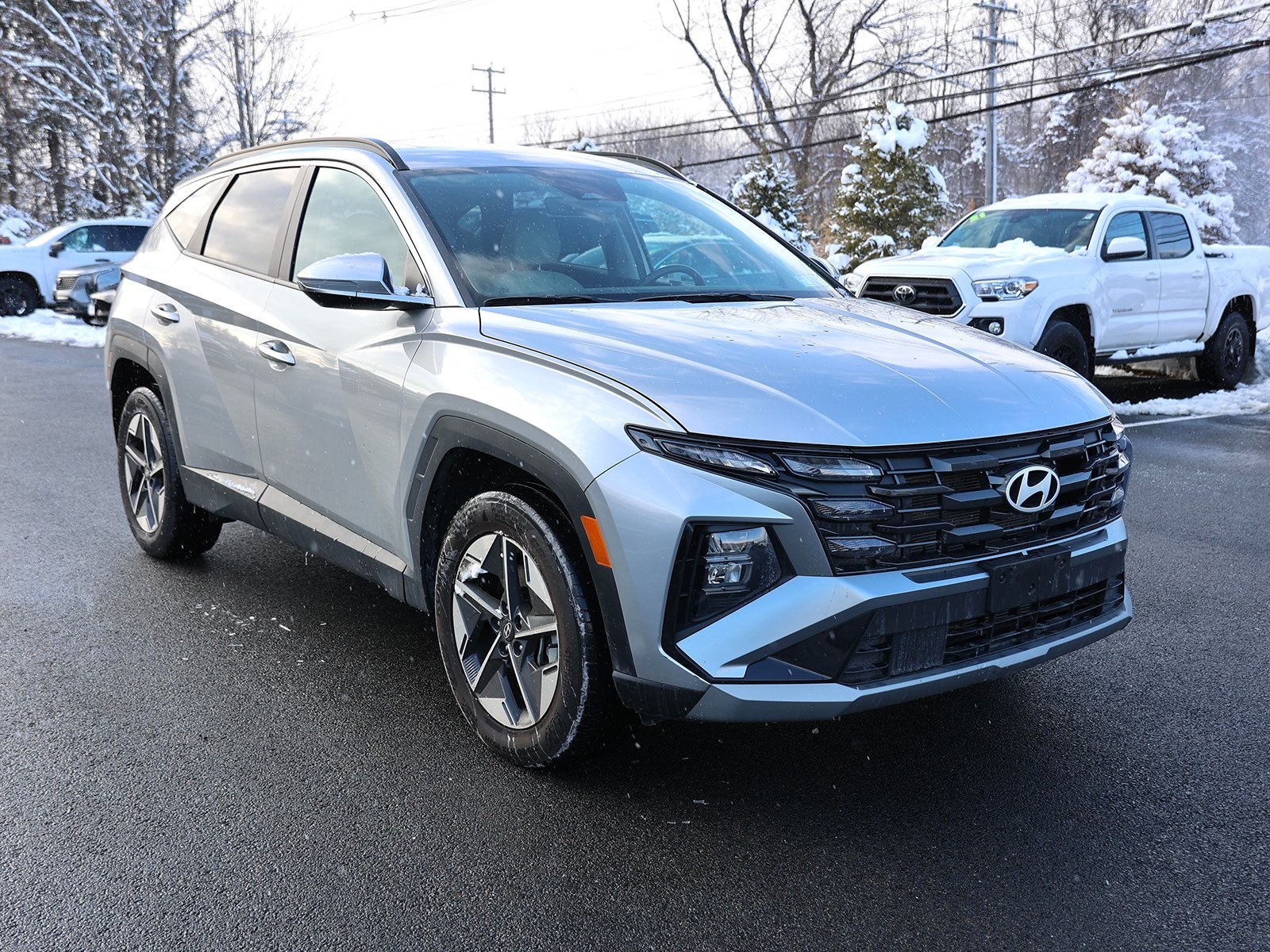 Photo view of 2025 Hyundai Tucson in Silver